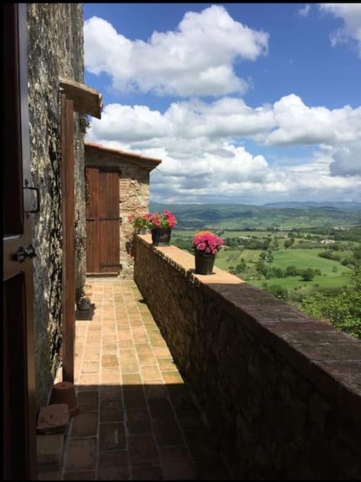 Zauber Im Turm - In Einem Der Schoensten Doerfer Montemerano Exterior foto