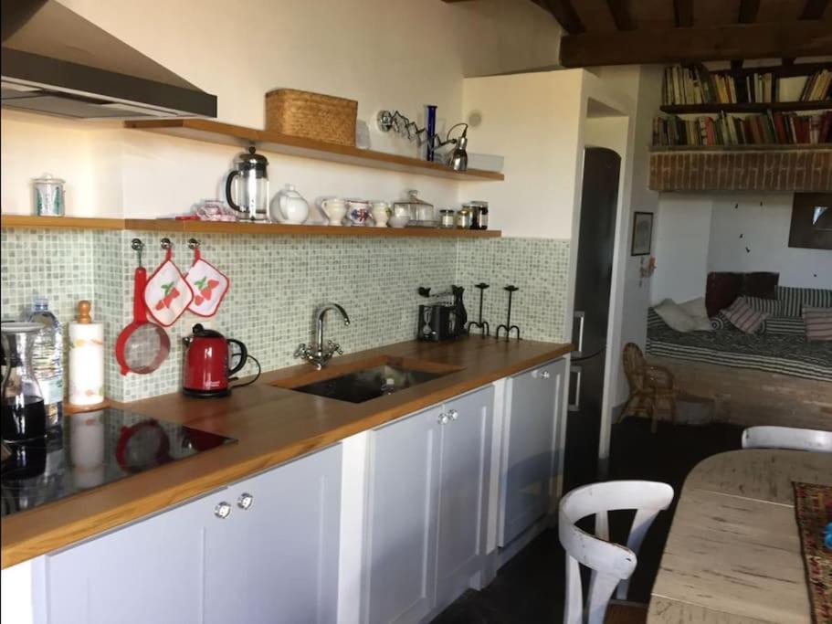 Zauber Im Turm - In Einem Der Schoensten Doerfer Montemerano Exterior foto